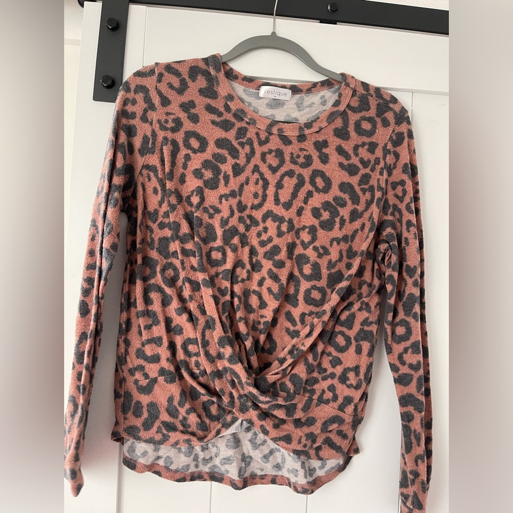 Vestique Pink and Black Leopard Twist Sweatshirt